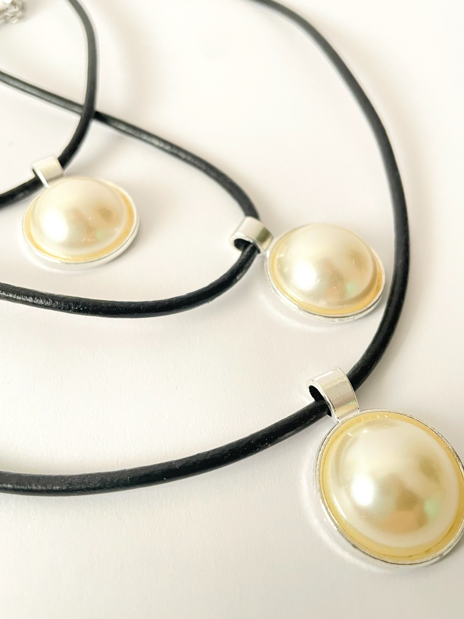 COLLARLOOPEARL1